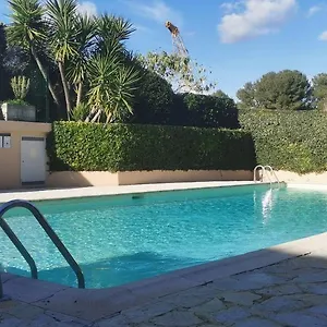 Appartement Magnifique Studio Dans Résidence Avec Piscine, Antibes