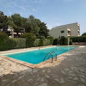 Appartement Magnifique Dans Résidence Avec Piscine, Antibes