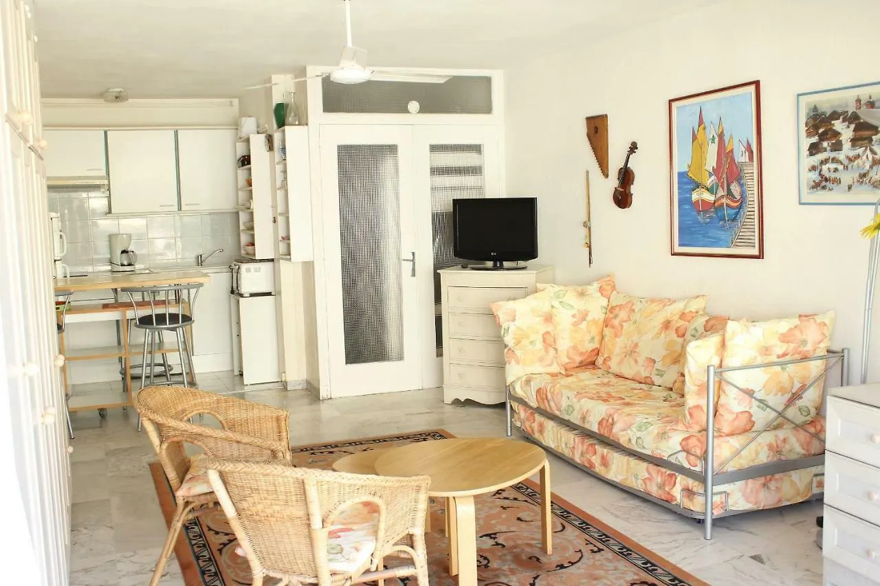 Studio Standing Bord De Mer Et Vue Antibes 0*,  France